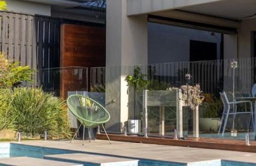 Rochedale House | Sublime Contemporary Designer Villa with Pool and Sauna