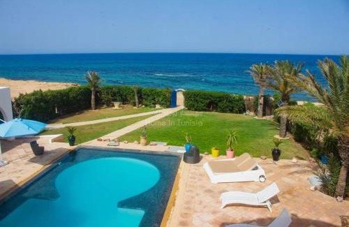 Bardo Villa | Sublime villa pieds dans l eau a Hergla