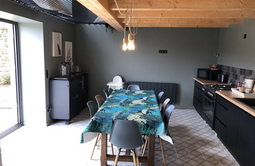 Villeneuve-dʼAllier House | Succumb to the Auzat Mania