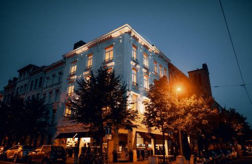 South Antwerp Apartment | Sud d'Anvers