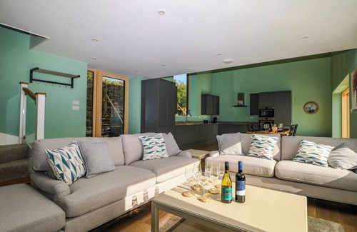 West Meon Cottage | SUETTS FARM BARNS, family friendly, with a garden in Bishop's Waltham