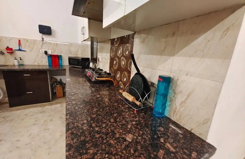 New Delhi Apartment | Sufiyana Plain Beautiful