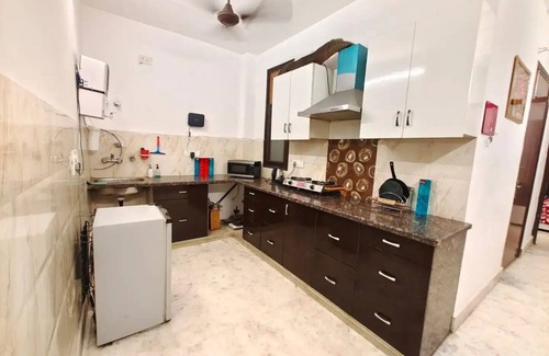 New Delhi Apartment | Sufiyana Plain Beautiful