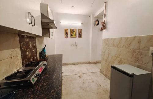 New Delhi Apartment | Sufiyana Plain Beautiful