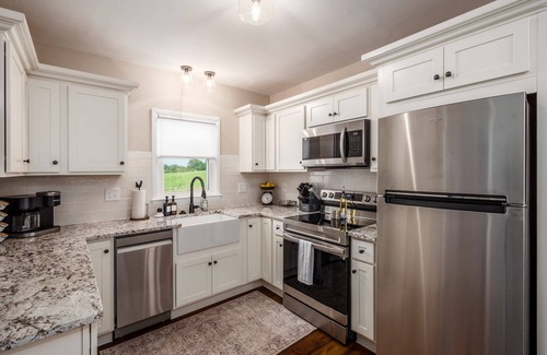 Sugar Grove Other | Sugar Grove Farmhouse - Hocking Hills! - Hot Tub!