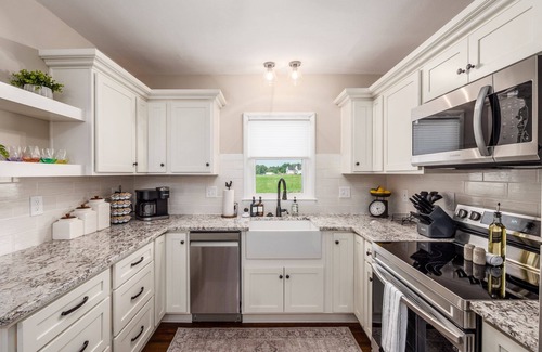 Sugar Grove Other | Sugar Grove Farmhouse - Hocking Hills! - Hot Tub!