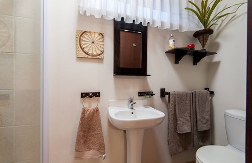 Durban North Bed & Breakfast | SugarBird Room at The Brother's Guest House Durban North