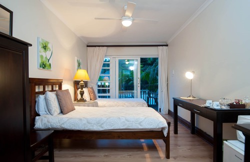 Durban North Bed & Breakfast | SugarBird Room at The Brother's Guest House Durban North