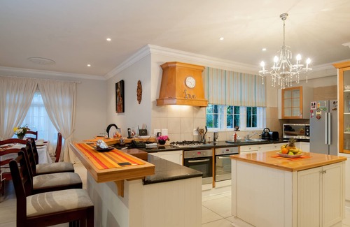Durban North Bed & Breakfast | SugarBird Room at The Brother's Guest House Durban North