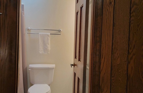 Dundas Cabin | Sugarcreek executive lodging/outdoor adventure headquarters near Olney,IL