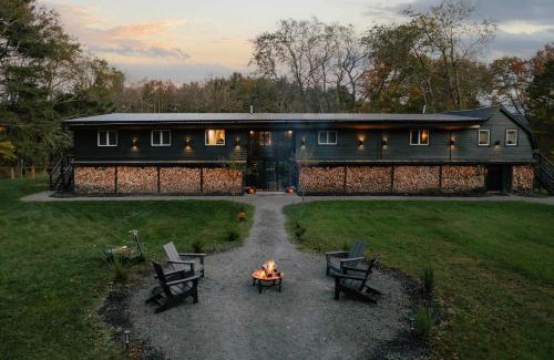 Jeffersonville House | Suite 001
