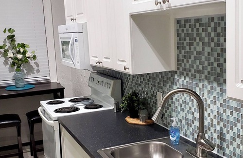 Courier City - Oscawana Apartment | Suite 10 - Casablanca of Hyde Park