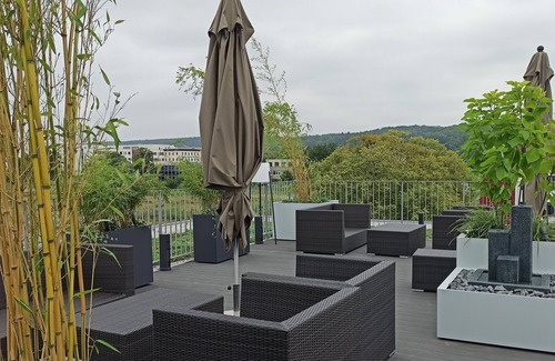Oststadt/Stadtfeld Apartment | Suite/1st room with double bed (electrically adjustable beds), 2nd room two single beds with shared bathroom