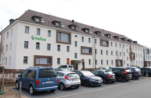 Oststadt/Stadtfeld Apartment | Suite/1st room with double bed (electrically adjustable beds), 2nd room two single beds with shared bathroom