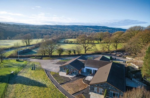 Pen-y-cae Apartment | Suite 6 - Sleeping Giant Hotel - Pen Y Cae Inn