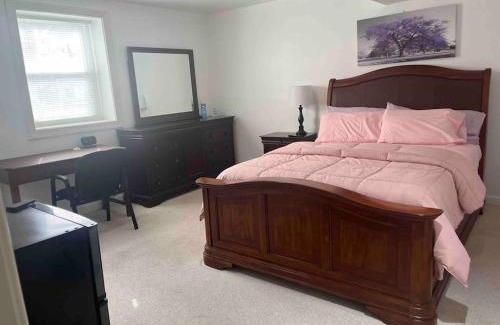 Bowie House | SUITE A - Private Cozy, Spacious Suite with Private Bathroom