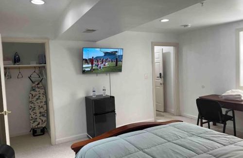 Bowie House | SUITE A - Private Cozy, Spacious Suite with Private Bathroom