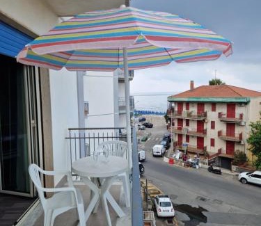 Fondachello Apartment | Suite Alba - charme e relax con luce del mattino