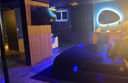 Sainte-Pezenne Apartment | Suite Casanova avec SPA & Escape Love Game - Doux Bleu Jeux