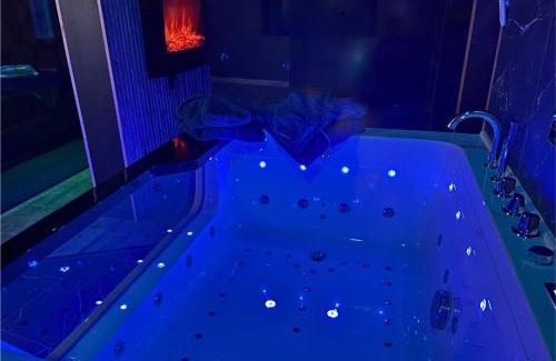 Sainte-Pezenne Apartment | Suite Casanova avec SPA & Escape Love Game - Doux Bleu Jeux