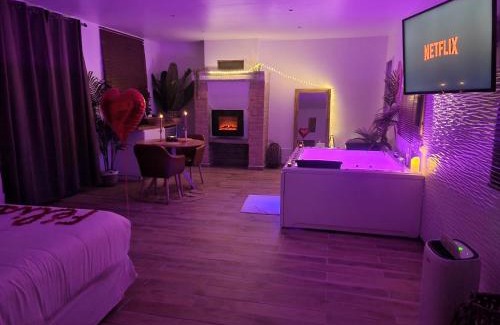 Saint-Prix House | Suite de charme avec JACUZZI illimité et jardin privatif