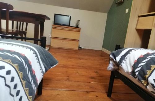 Gommenec'h Apartment | SUITE DE LA FONTAINE Café de la mairie
