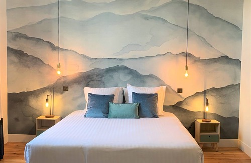 Bordeaux City Centre Bed & Breakfast | Suite ENCRE DE CHINE ideal for 4 people