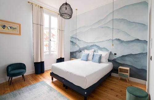 Bordeaux City Centre Bed & Breakfast | Suite ENCRE DE CHINE ideal for 4 people