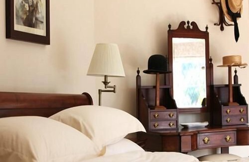 Farningham Bed & Breakfast | Suite Ensuite The Shoreham room at Tabsfield B&B