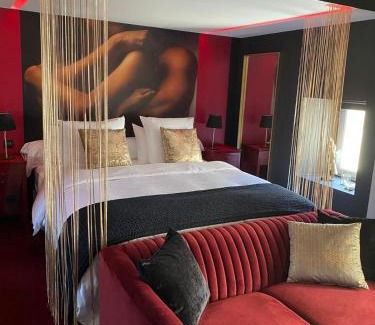 Eyrans Apartment | Suite Gatsby - balançoire et baignoire duo - Luxe et charme - climatisation