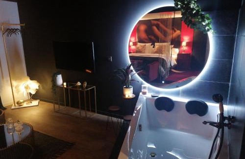 Eyrans Apartment | Suite Gatsby - balançoire et baignoire duo - Luxe et charme - climatisation