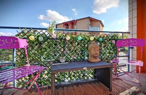 Blagnac Apartment | Suite Kessel, Romantic Studio with private Jacuzzi near Toulouse