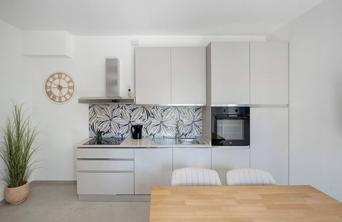 Bomerano Apartment | Suite La Camelia with Mountain View, Wi-Fi and Air Conditioning