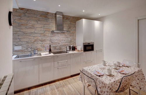 Barriera Vecchia-San Giacomo Apartment | Suite La Maison de Trieste quiet in the main street with private garage