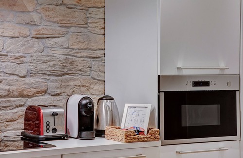 Barriera Vecchia-San Giacomo Apartment | Suite La Maison de Trieste quiet in the main street with private garage
