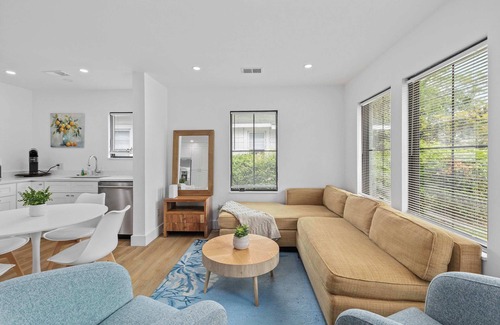 West Ashley House | Suite Magnolia, Hot Tub & Pet Friendly, Mins 2 Dwtn