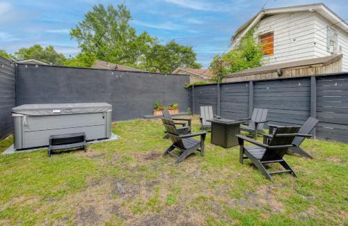 West Ashley House | Suite Magnolia Hot Tub & Pet Friendly Mins 2 Dwtn