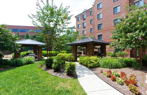 McLean Condo | Suite Near DC | Free Breakfast + On-Site Fitness Center | Great for Business Travelers!