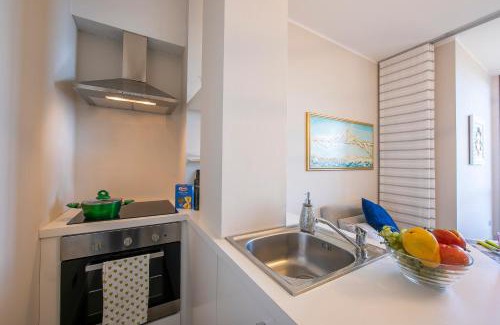 Meina Apartment | Suite on The Lake - Happy Rentals