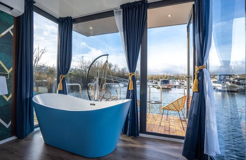 Guernes Boat Rental | Suite panoramique avec balnéo - La Sequana