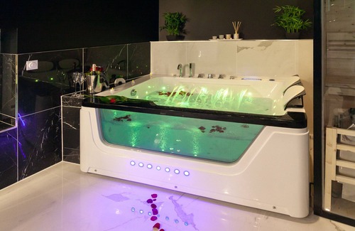 Meaux House | Suite Panthéon Maison de Ville Haut de Gamme Avec Jaccuzi et Sauna