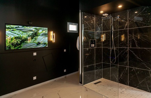 Meaux House | Suite Panthéon Maison de Ville Haut de Gamme Avec Jaccuzi et Sauna
