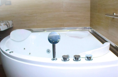 Chancay House | Suite con jacuzzi y balcón