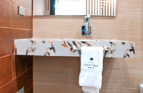 Chancay House | Suite Deluxe by BlueThreeHotel 3 Star. A 7min de la Plaza de Chancay.
