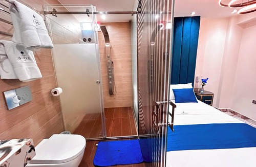 Chancay House | Suite Deluxe by BlueThreeHotel 3 Star. A 7min de la Plaza de Chancay.