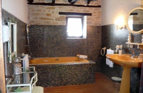 Vayrac Bed & Breakfast | Suite Pivoine et Capucine