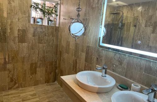Playa Bibijagua House | Suite, pool and beach