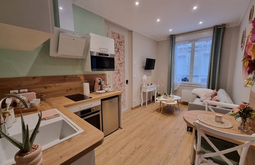 Calais Apartment | Suite Romantique à 5 mn de la Plage " la Bulle Romantique "