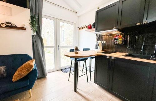 Guingamp Apartment | Suite romantique JACUZZI privatif chauffé à 37 GARE