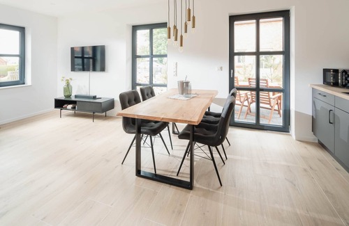 Greetsiel Apartment | Suite Süd | Seitliche Wasserlage